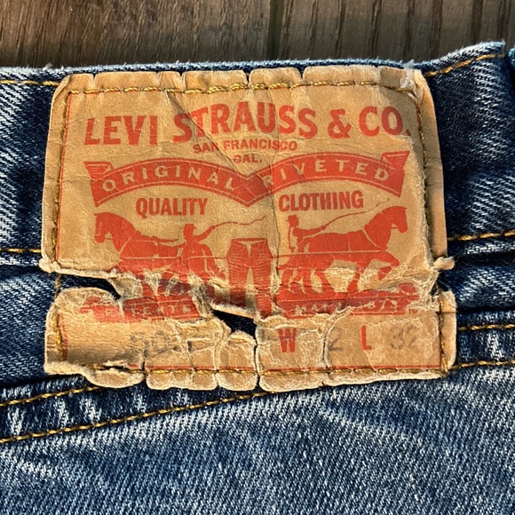 Levis Vintage 505's DIY cutoffs - Picture 3 of 12